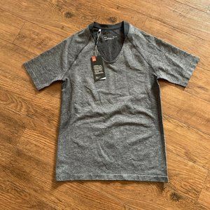 NEW Under Armour Womens Gray V-Neck Golf Tennis Shirt Top Large Fitted NWT